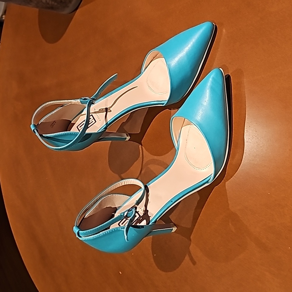Signature Joana size 8.5 teal heels